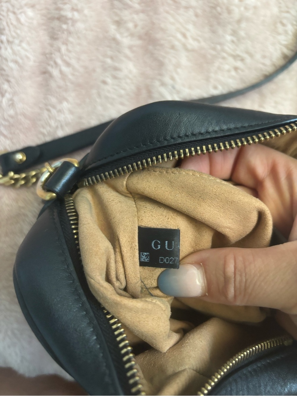 Gucci Black Chevron GG Marmont Crossbody with Gold Hardware - Picture 3 of 3